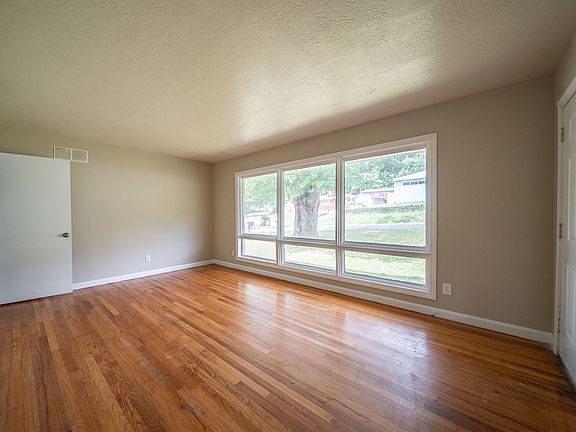 3rd image of 2204 7th Ave