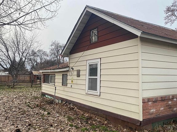 3rd image of 909 S Wardwell Ave