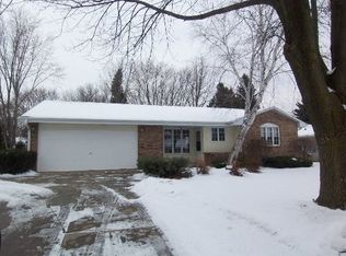 733 Sunrise Ln, Green Bay, WI 54301