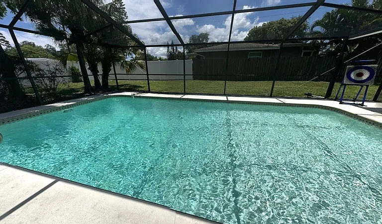 2558 Rosery Rd E — Photo 29