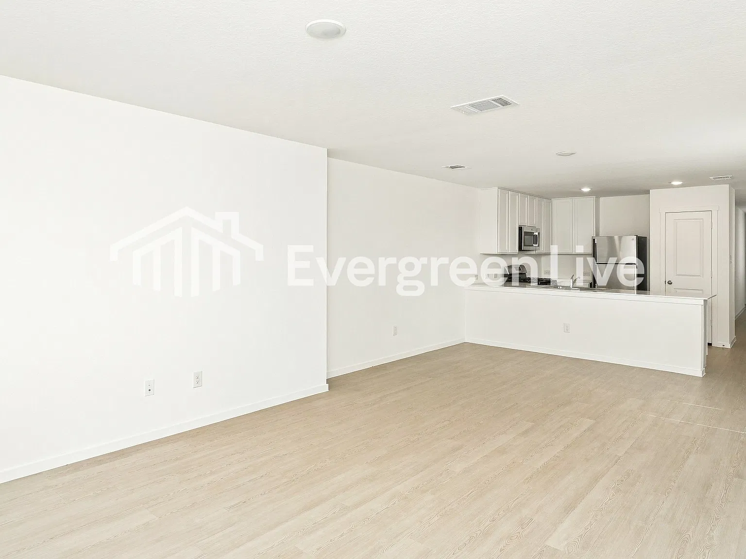 4 bed, 2.0 bath, 1483 sqft, $1,410 — Photo 4
