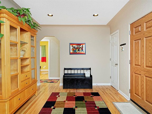 5th image of 3035 Dahlia St