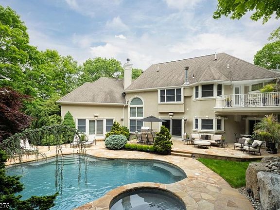 2nd image of 3 Sherwood Ct