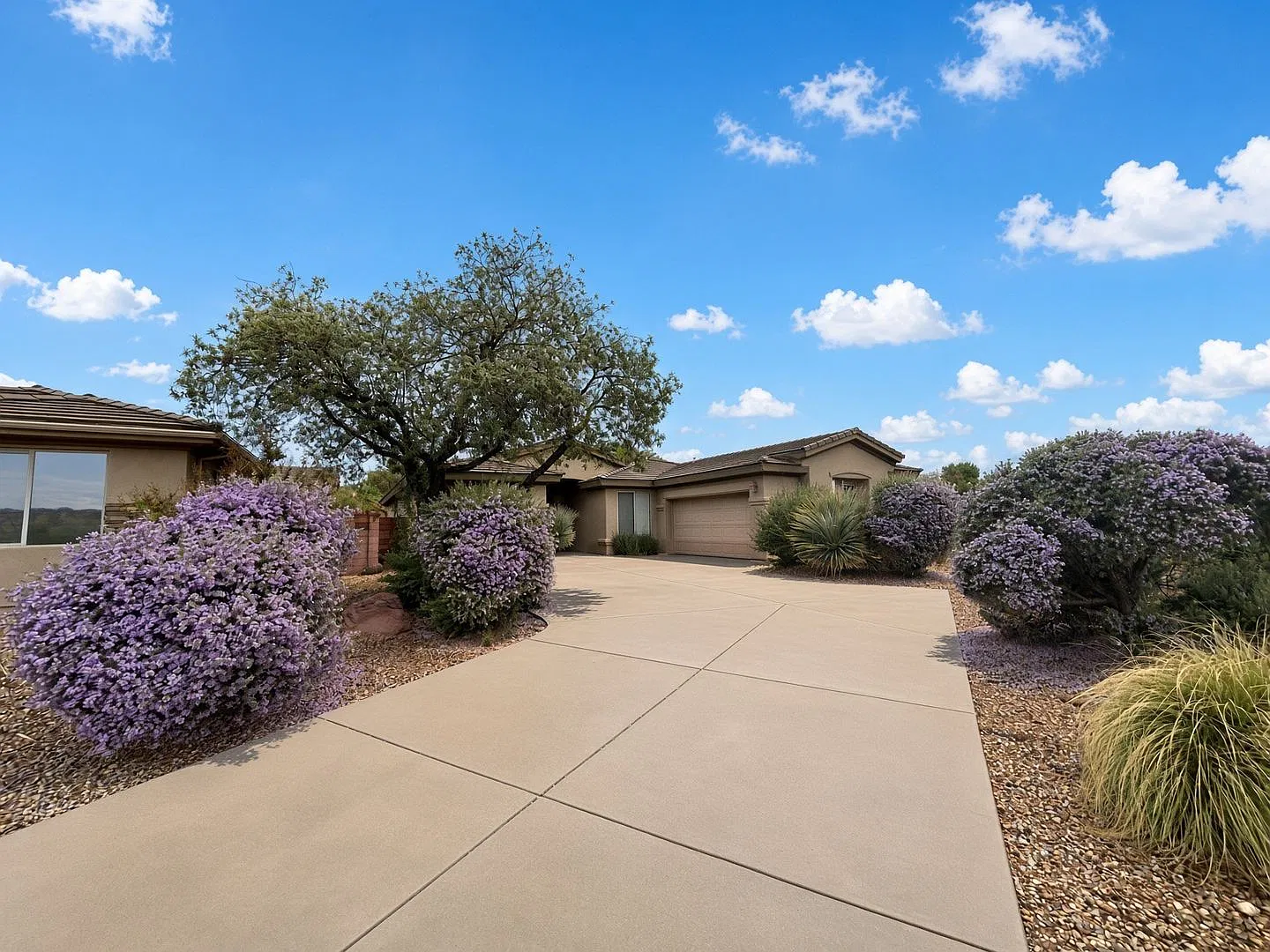 4 bedroom pool home in Coral Canyon! — Photo 2