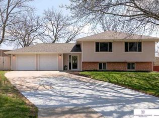 11205 Martha Cir, Omaha, NE 68144