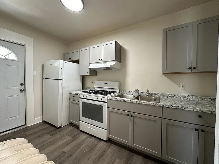 113 S Monroe Ave — Photo 14