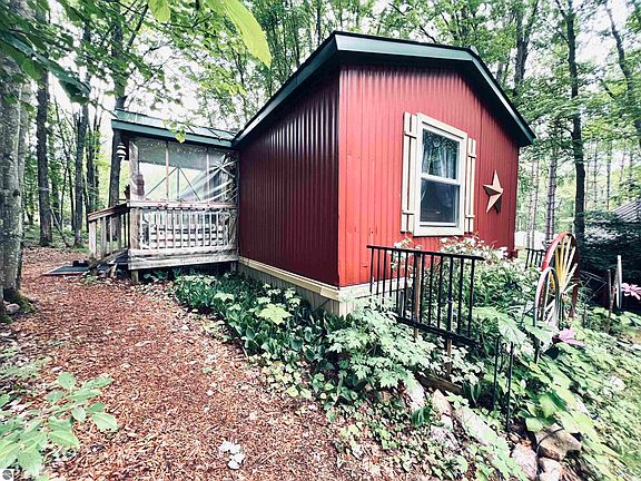 2nd image of 154 Hills Cir