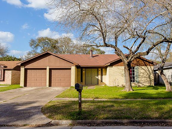 3rd image of 16318 Cypress Valley Dr