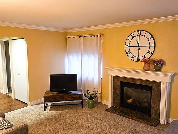 4th image of 160 Carberry Hill Ct