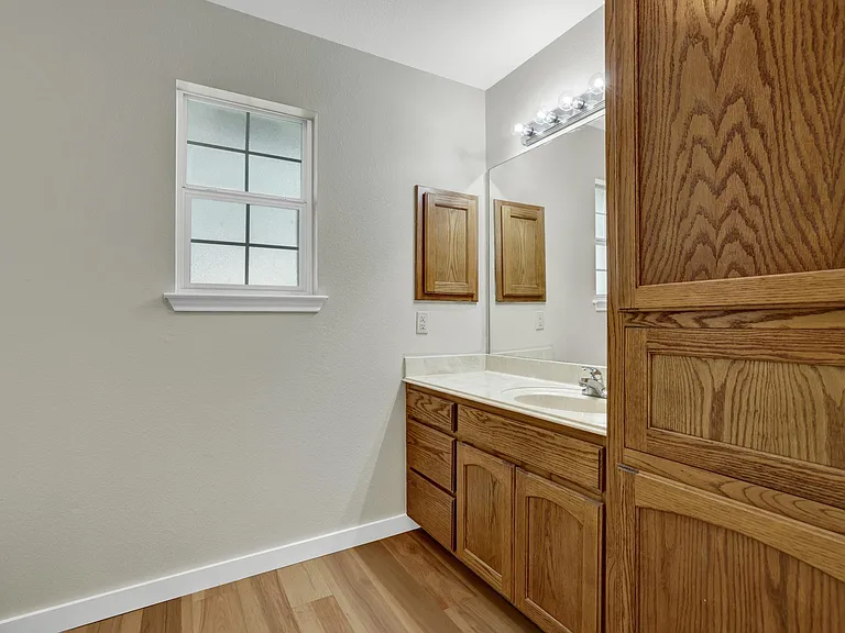 2116 Bentwood Dr — Photo 22