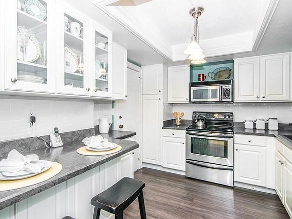 5th image of 2611 Bayshore Blvd APT 202