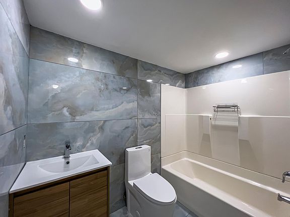 4th image of 4162 SW 65th Ave #84