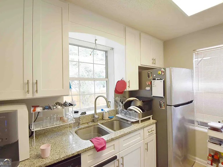 115 S Fairfield Dr — Photo 9