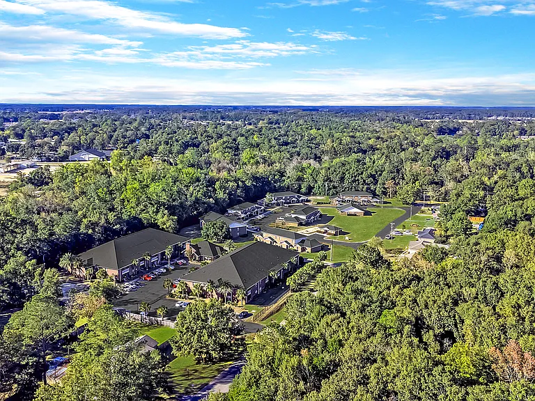 Robertsdale Village Apartments — Photo 7