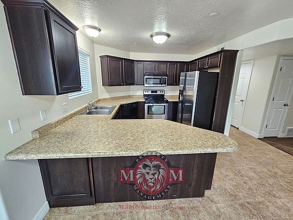 4th image of 104 E Resaca Dr Unit E2