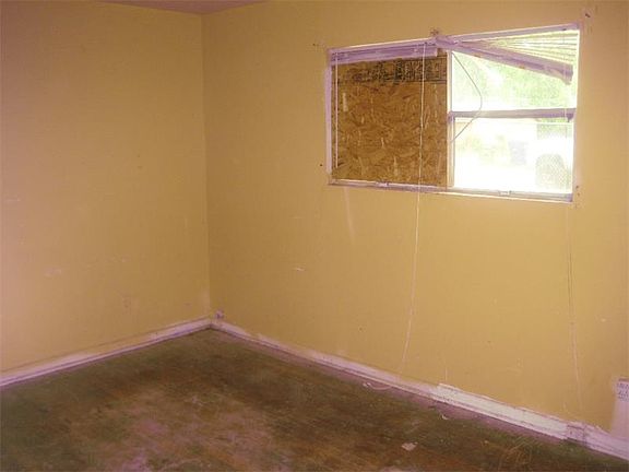 5th image of 904 Stonewall Dr SE