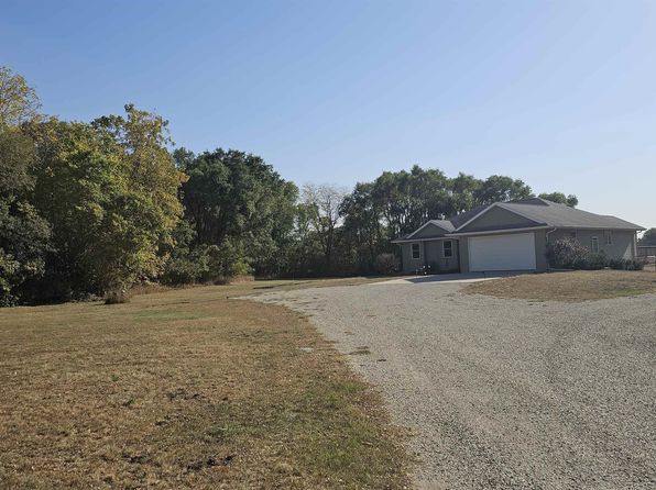 3250 Gilbertville Rd, Evansdale, IA 50707