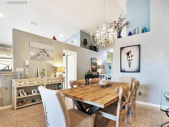 5th image of 1615 SE Shelburnie Way