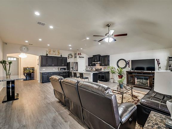 3rd image of 11908 Castleford Way