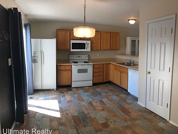 4th image of 722 Hyde Dr