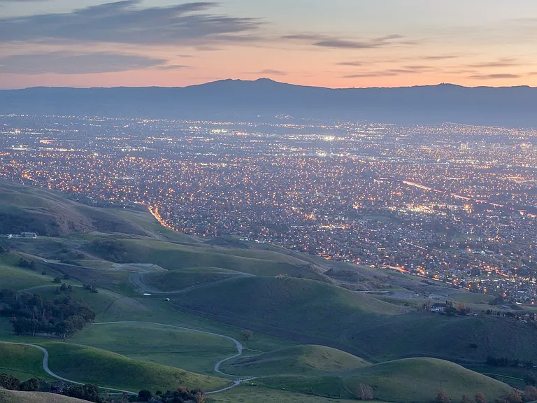 The Baylands of Redwood City provide easy access to Palo Alto, Menlo Park and San Mateo