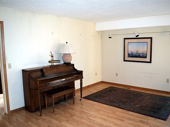 2nd image of 6260 Greenview Pl