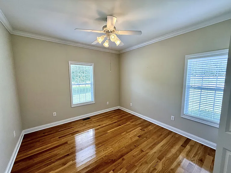 215 Woodson Dr — Photo 14