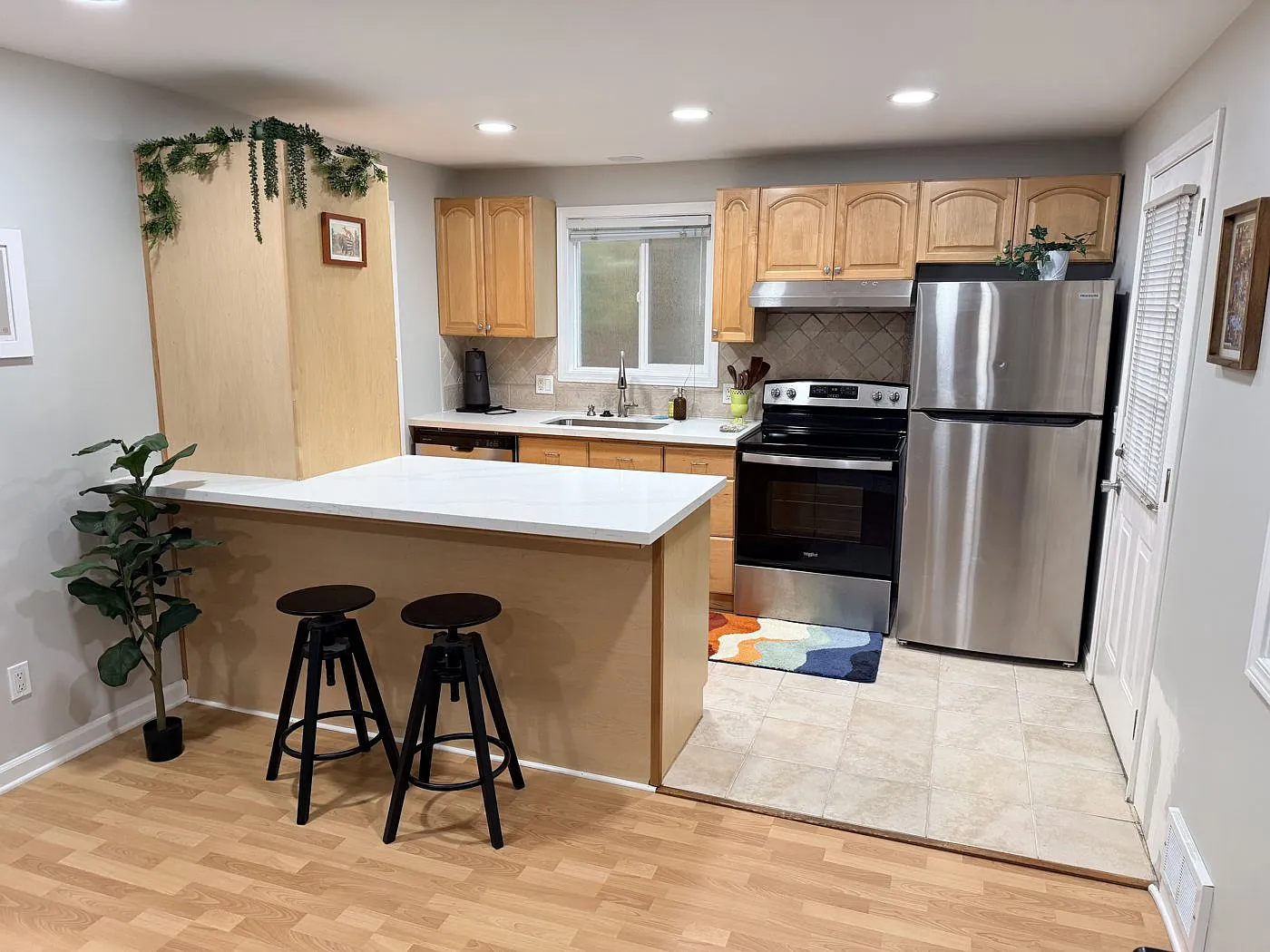 3 bed, 450 sqft, $1,950 — Photo 1