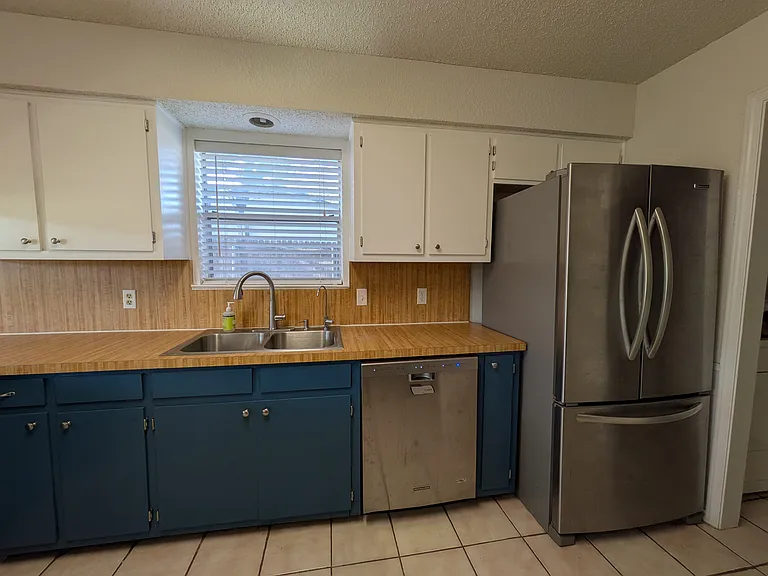2305 Stockbridge Ct — Photo 4