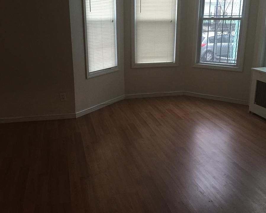 2nd image of 261 Verona Ave APT 1