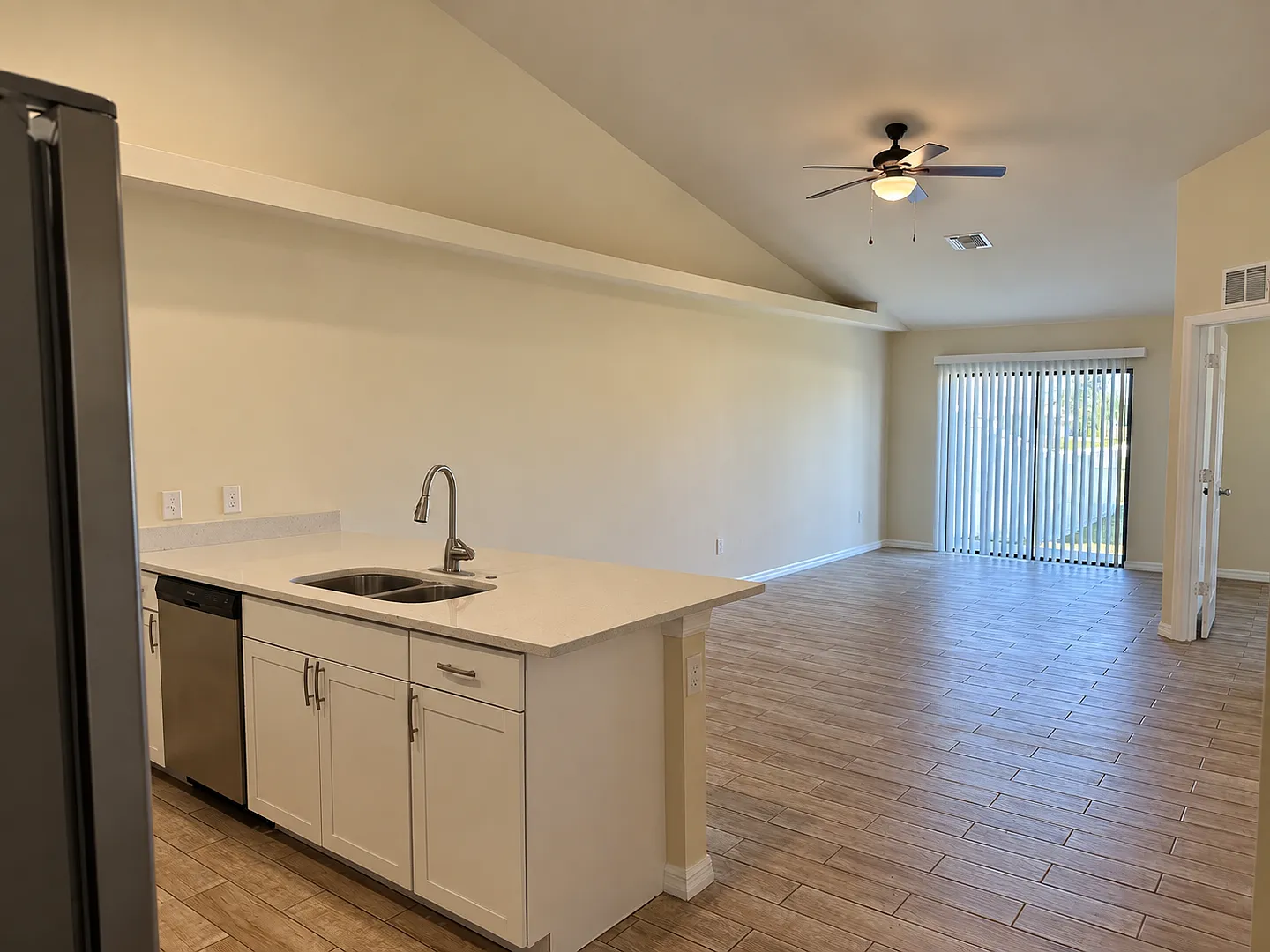 3 Bed 2 Bath 1 Car Garage Duplex — Photo 4