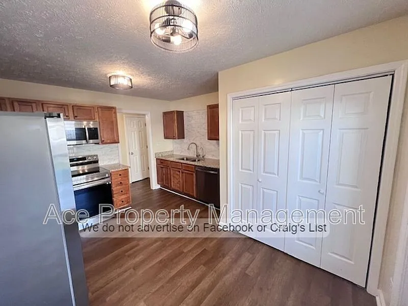 4 bed, 2.5 bath, 2010 sqft, $2,055 — Photo 4