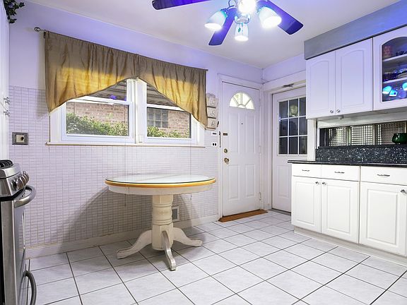 5th image of 7343 N Kilbourn Ave