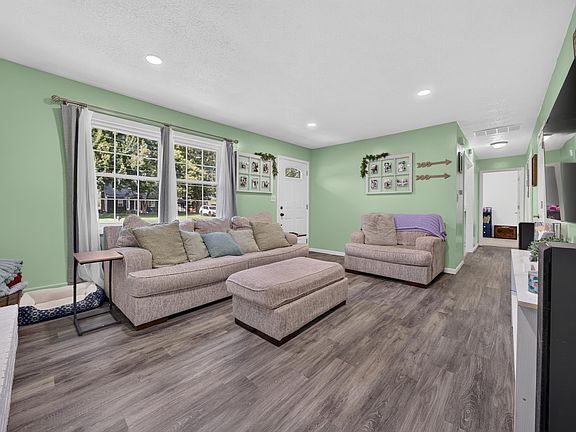 3rd image of 313 W Northern Ave