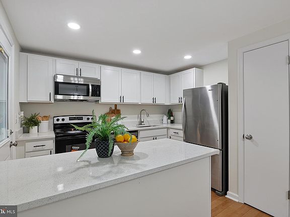 3rd image of 6419 Grafton Garth Ct