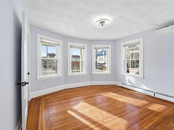 5th image of 378 Juniper St #1
