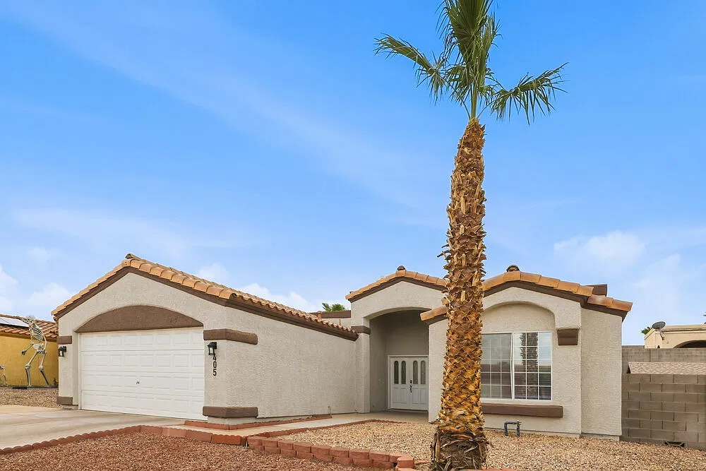 3 bed, 2.0 bath, 1458 sqft, $2,210 — Photo 2