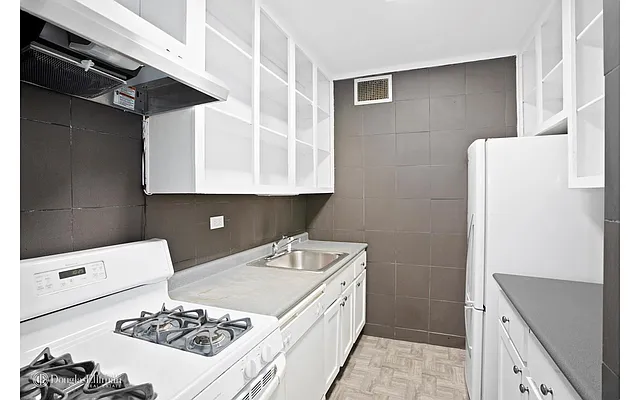 Sold by Douglas Elliman | media 4