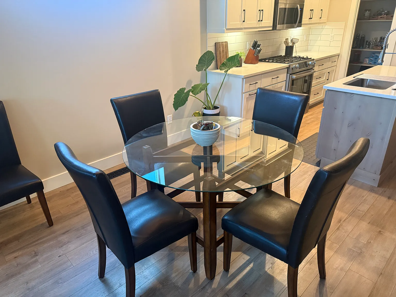 3 bed, 1827 sqft, $1,100 — Photo 3