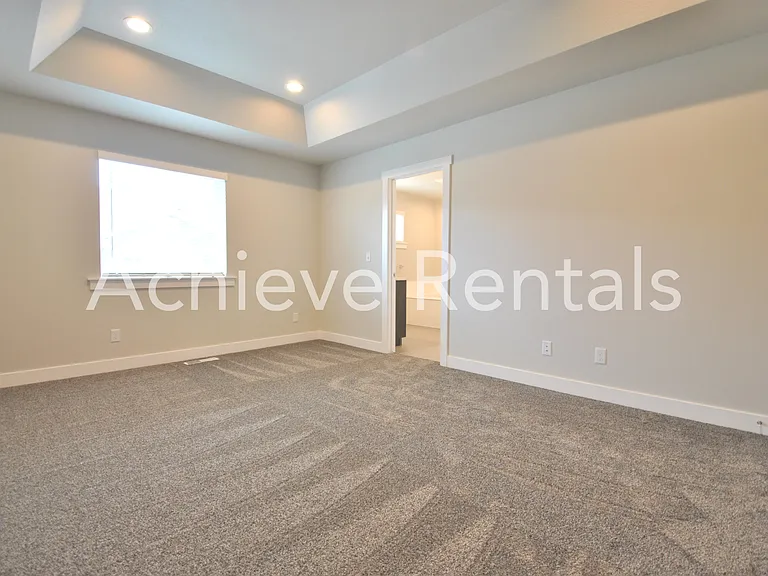 2207 S 1090 E — Photo 10