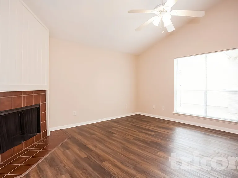 7717 Intrepid St — Photo 2