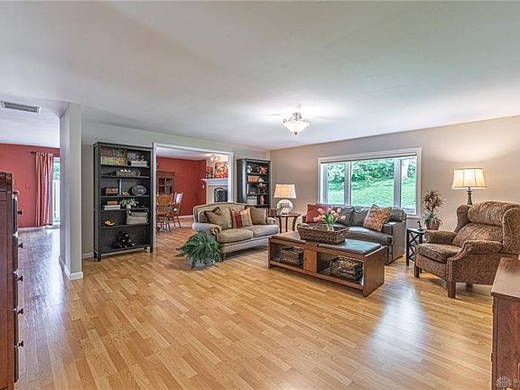 3rd image of 386 Towncrest Dr