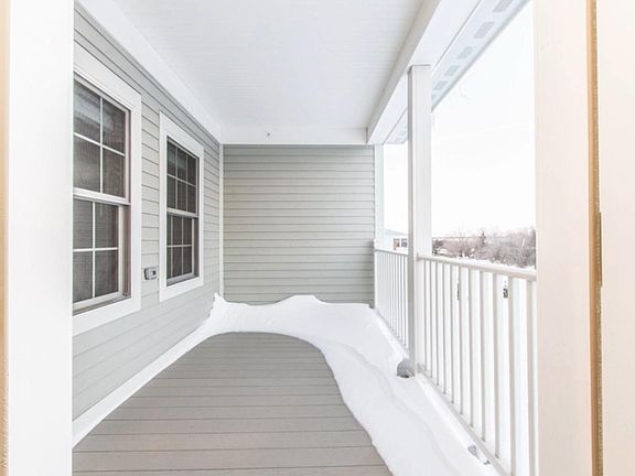 3rd image of 614 Creekside Ln