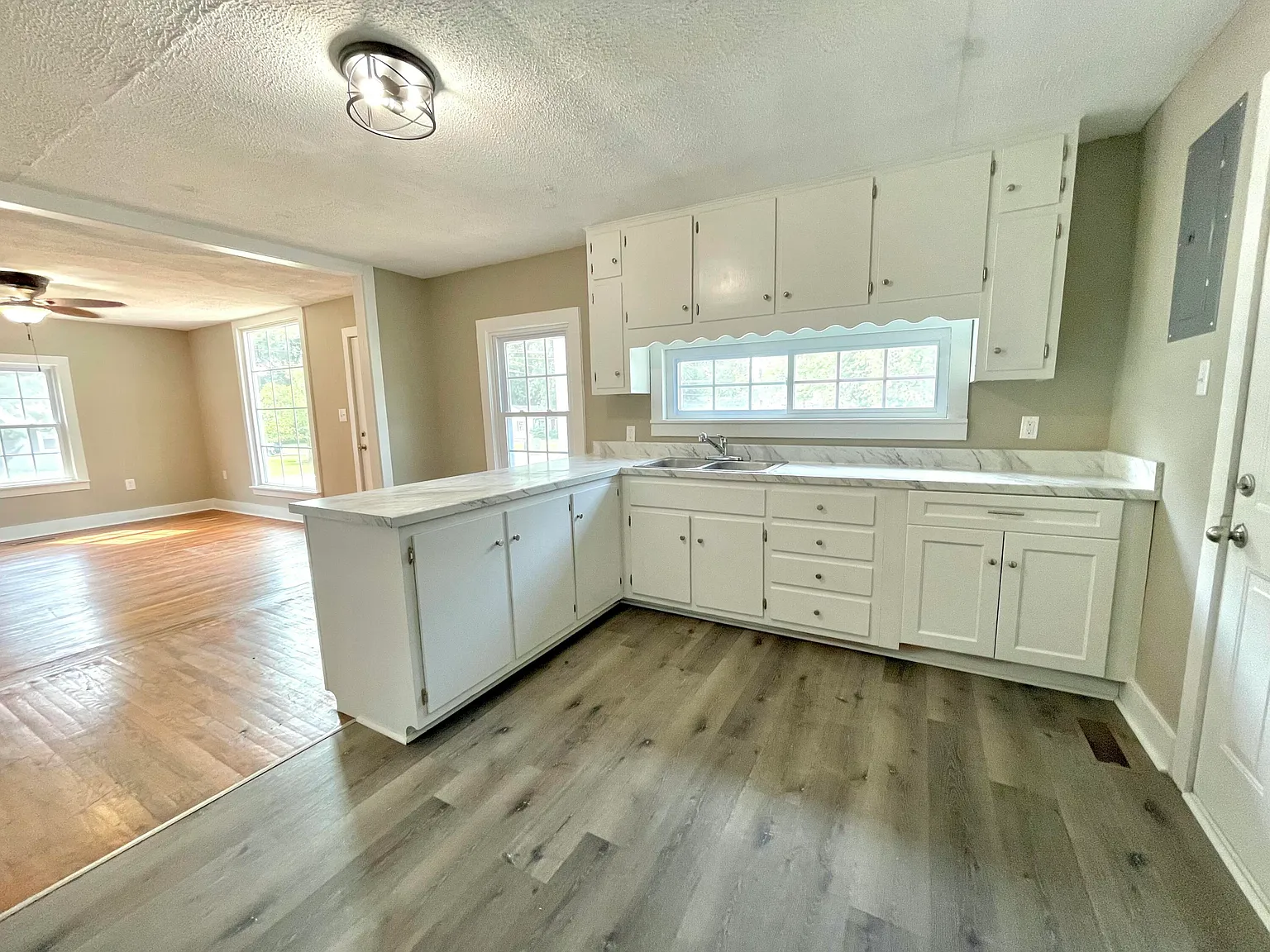 2 bed, 1.0 bath, 860 sqft, $950 — Photo 4