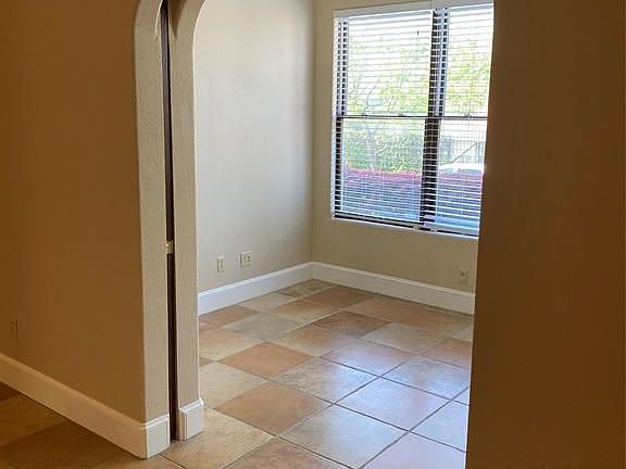 4th image of 3015 Caroline St #C
