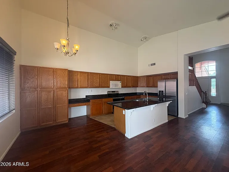 908 N Gregory Pl — Photo 9