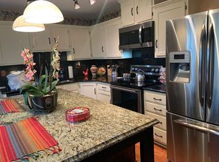 261 Meadow Lake Dr, Taylorsville, KY 40071