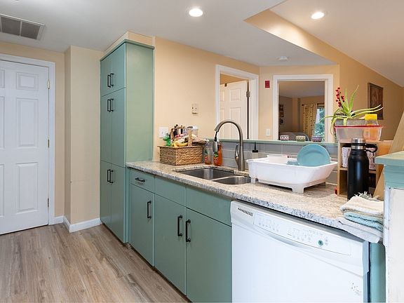 4th image of 770 Salisbury St APT 511