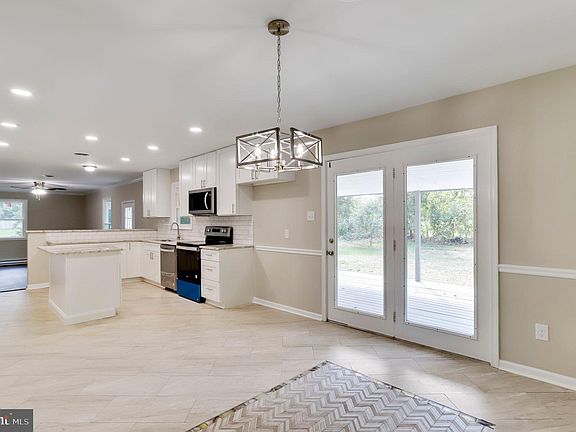 3rd image of 10335 Mar Rock Dr