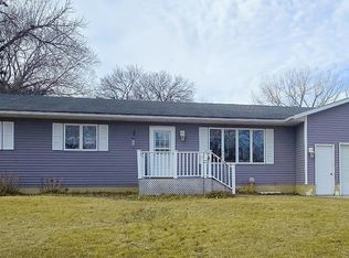 1008 S Washington St, Lake Mills, IA 50450